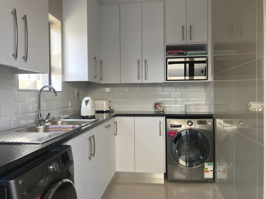 To Let 4 Bedroom Property for Rent in Parklands North Western Cape